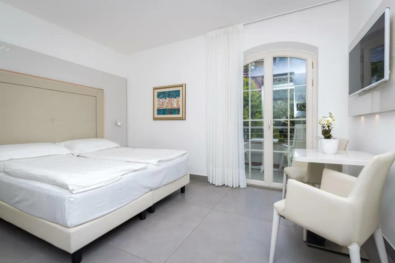 Hotel Vega Malcesine 3*,