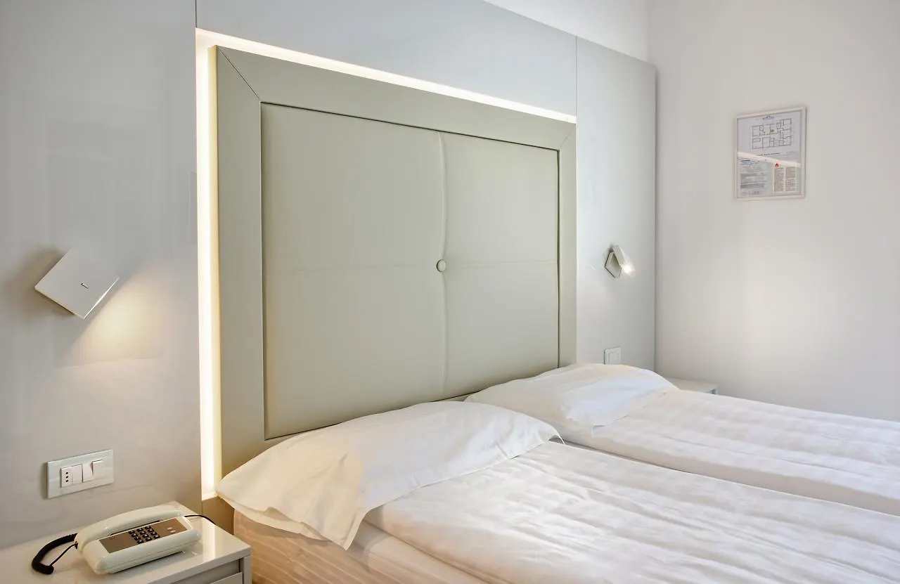 Hotel Vega Malcesine 3*,  Italia