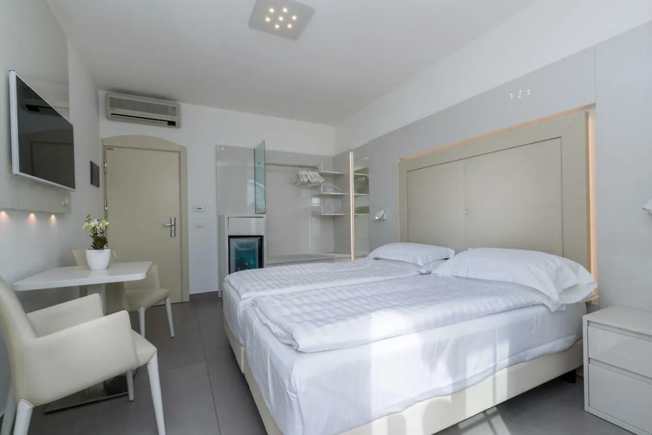Hotel Vega Malcesine 3*,